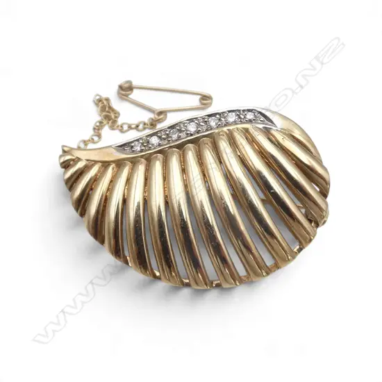 9ct & DIAMOND DESIGNER BROOCH, 6.89gm