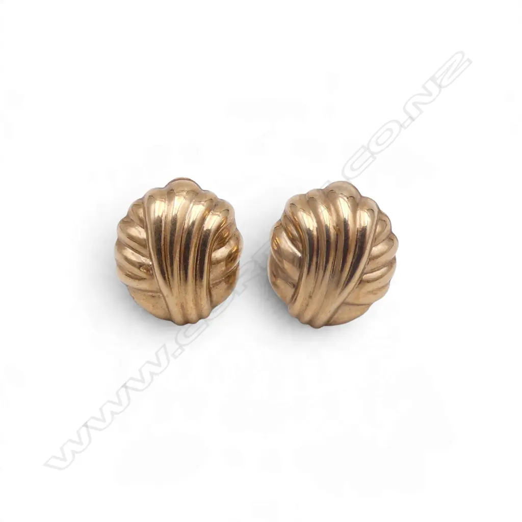 PR 9ct GOLD RIBBED DISC FORM STUD EARRINGS 1GM Image 1++