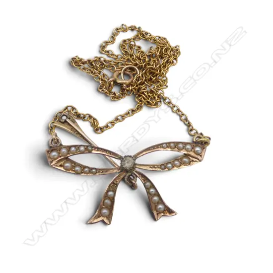 EDWARDIAN 15ct & SEED PEARL BOW PENDANT NECKLACE on testing 9-10ct chain, one pearl missing  3.42gms