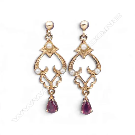PR 9CT EARRINGS; RED STONE / SEED PEARL L.30mm 2.6gms