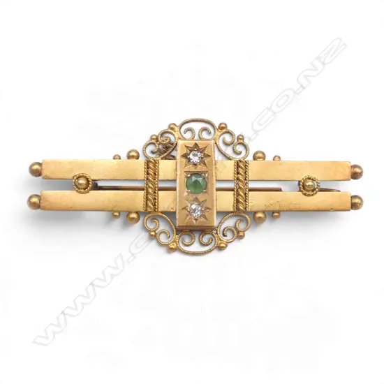 15CT BAR BROOCH with DIAMOND & GREEN GEM? W.45mm 4.2gms