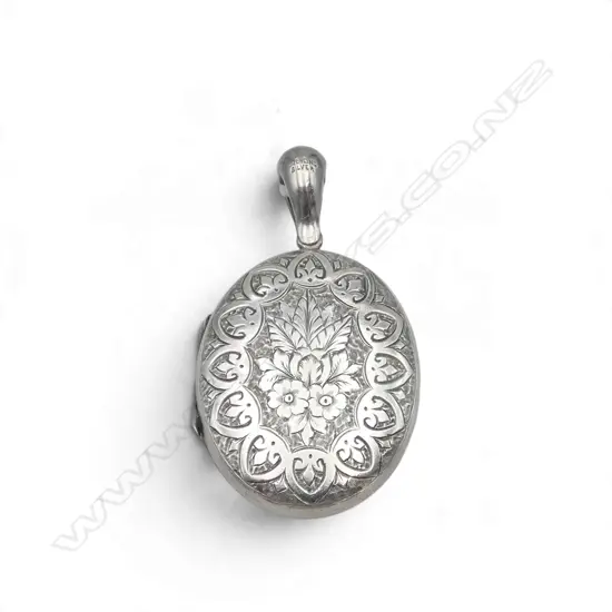ELEGANT VICTORIAN SILVER ENGRAVED LOCKET 15.5gms