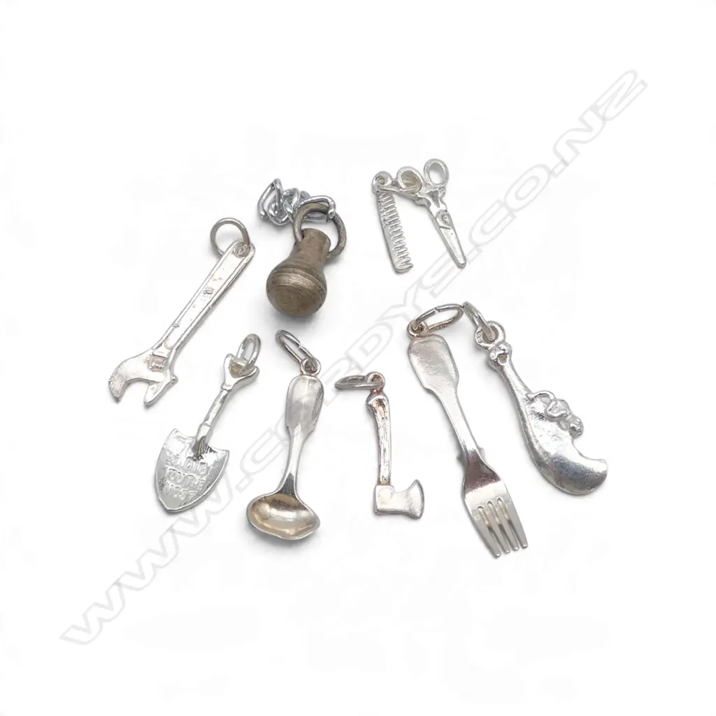 COLLECTION OF SILVER CHARMS 11.08gms Image 1++