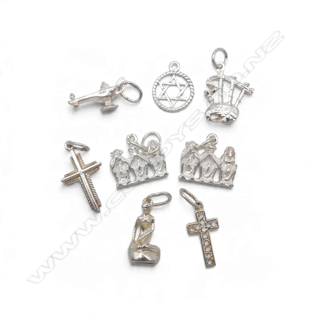 COLLECTION OF SILVER CHARMS 9.88gms Image 1++