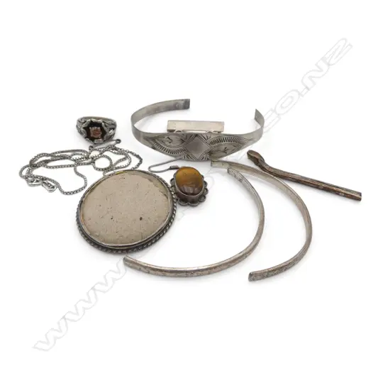 STG SILVER & GEMSTONE RING, TOGETHER WITH 8 FAULTY SILVER JEWELLERY PIECES, 39gms
