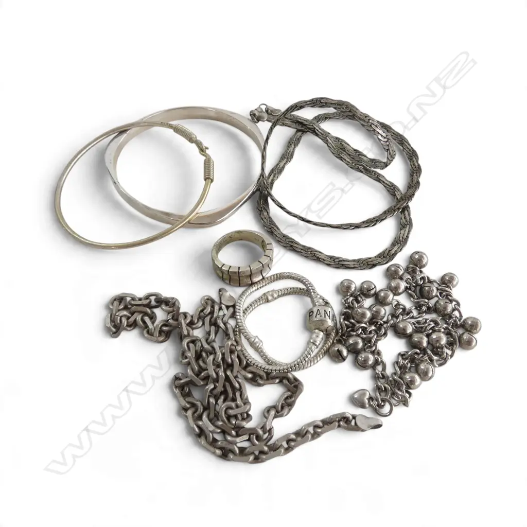 SILVERPLATED & NICKEL JEWELLERY; 2 CHAINS, 2 BRACELETS, 2 BANGLES, 1 RING Image 1++