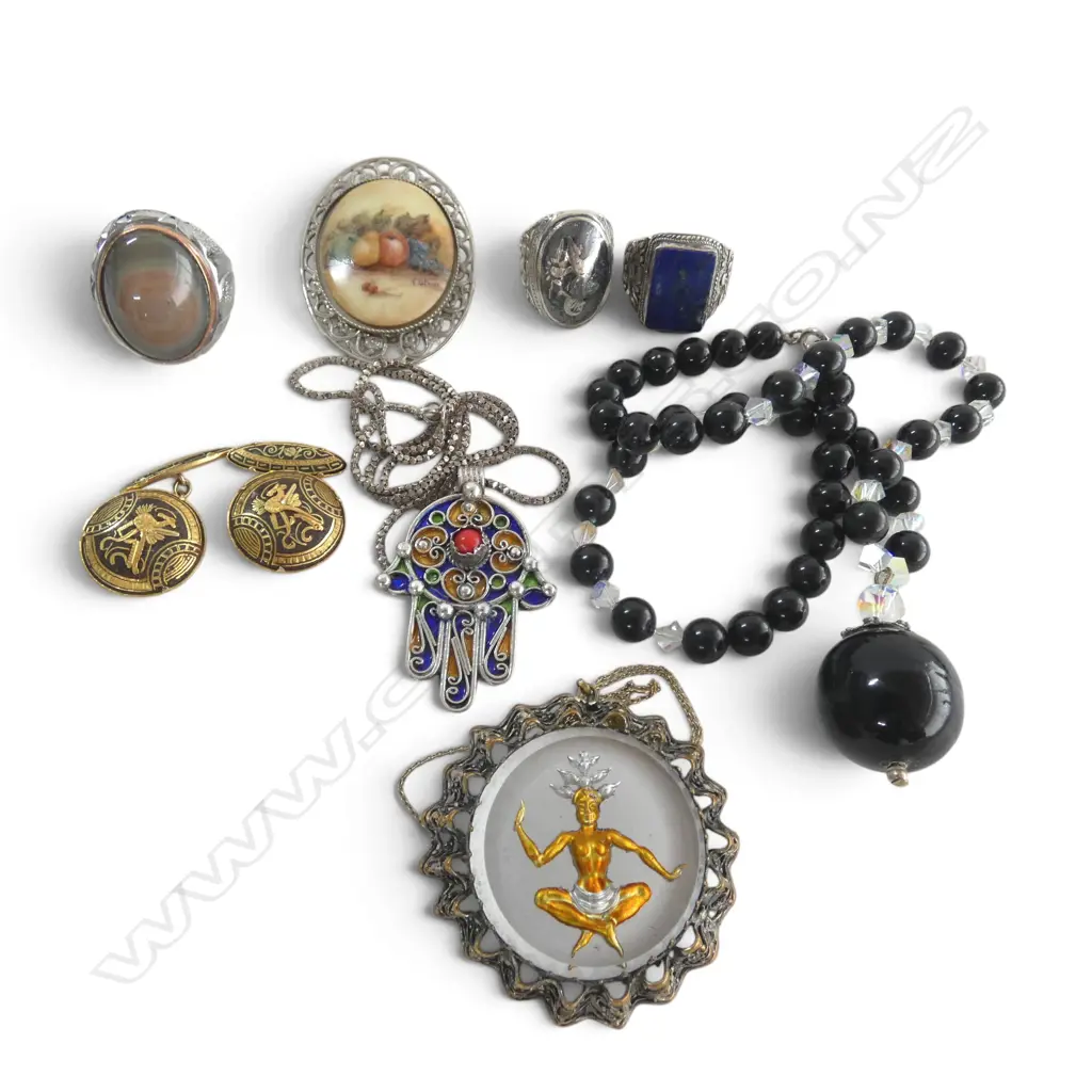 ASST. COSTUME JEWELLERY INCLDS SILVER PCS Image 1++