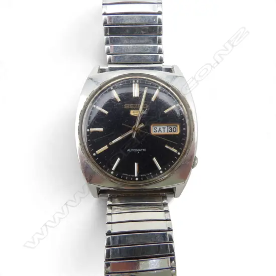VINTAGE SEIKO 5 AUTOMATIC black face gent's wristwatch 