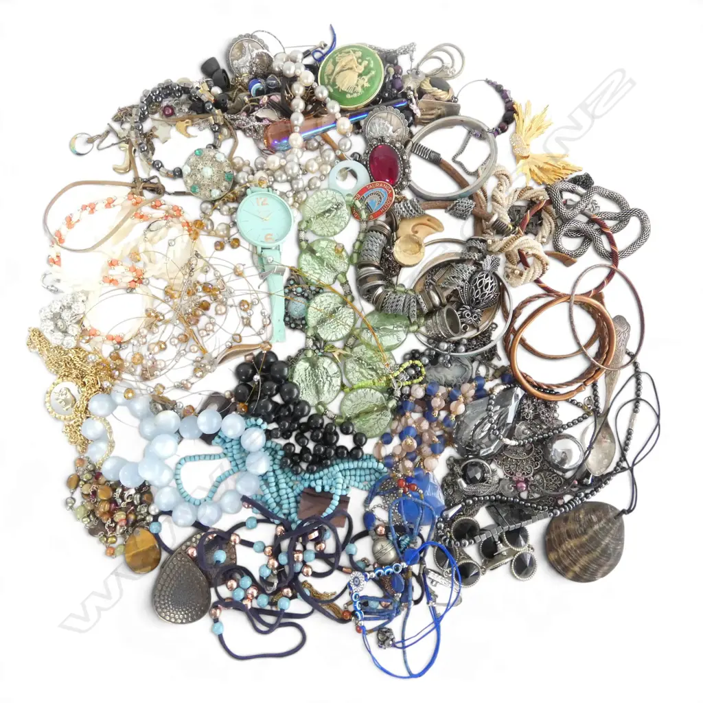 ASST COSTUME JEWELLERY Image 1++