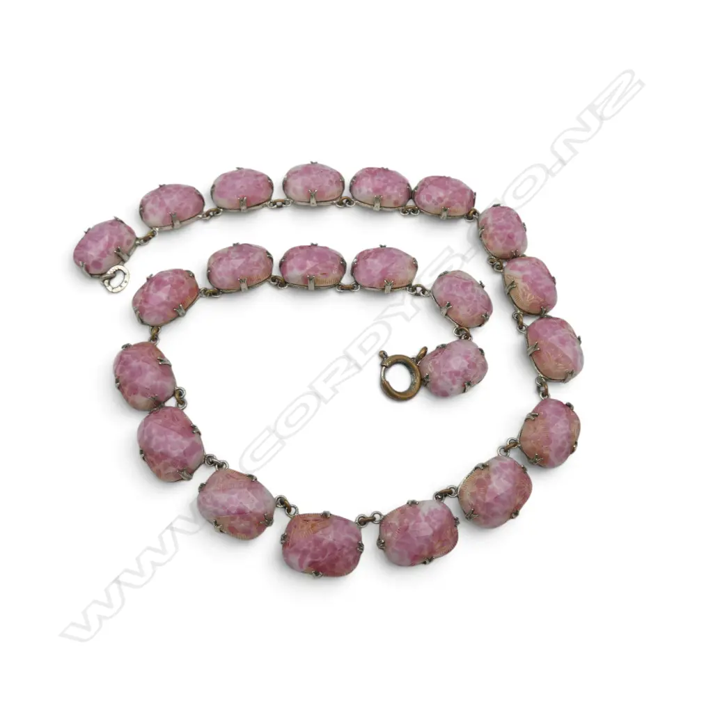 COSTUME SPECKLED PINK GLASS STONE NECKLACE faceted & Art Deco moulded silver plate mounts. L.350mm  Image 1++