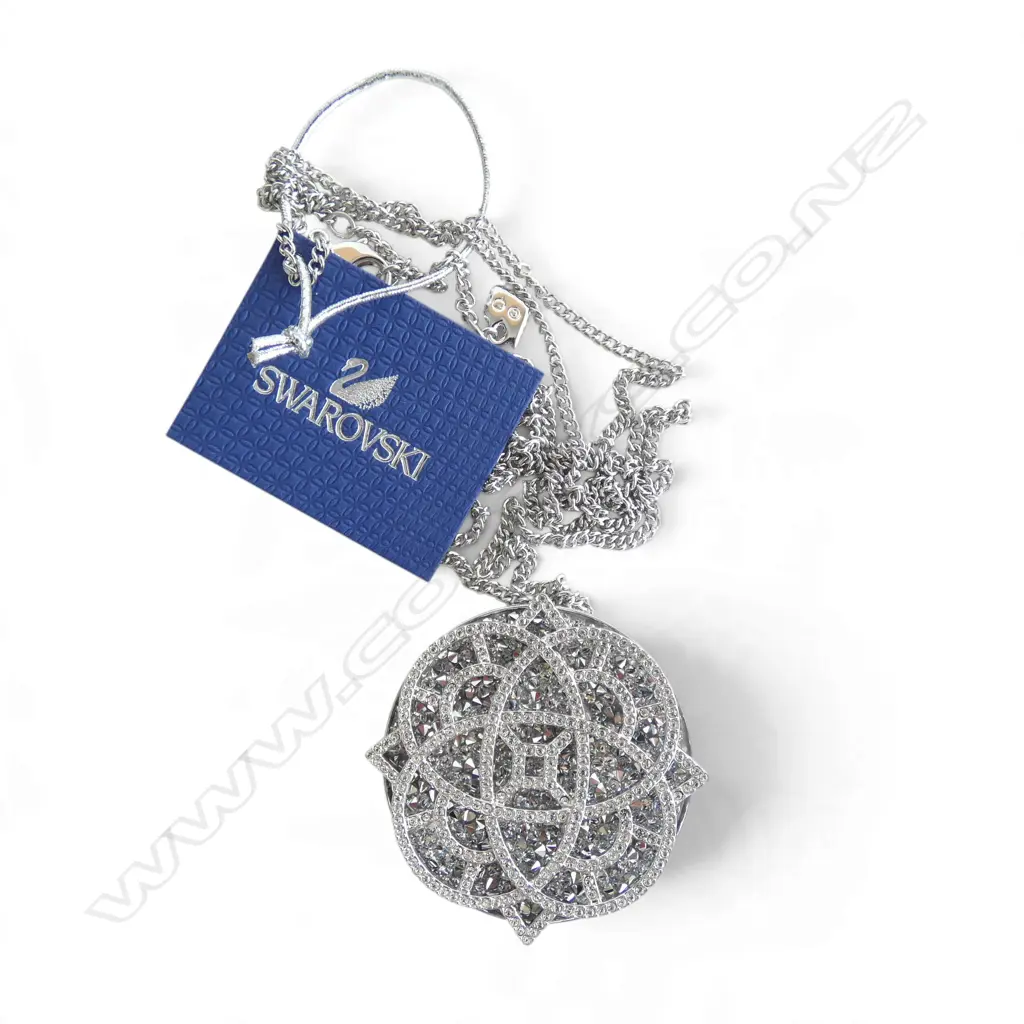 SWAROVSKI RODIUM PLATED CRYSTAL FILIGREE PENDANT on LONG CHAIN, NEW in BOX Image 1++
