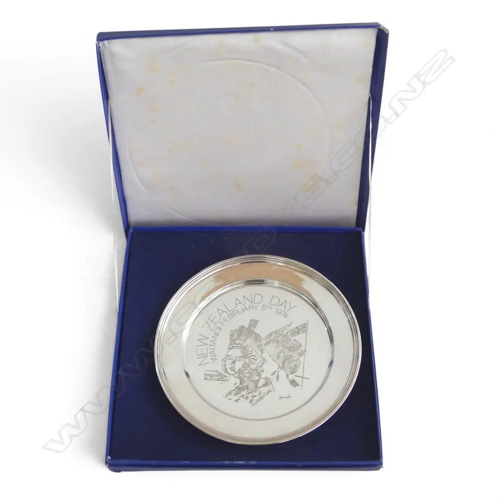 STG SILVER PLATE 'NEW ZEALAND DAY WAITANGI FEBRUARY 6th 1974' LONDON 1974 230mm dia 361gms BOXED Image 1++