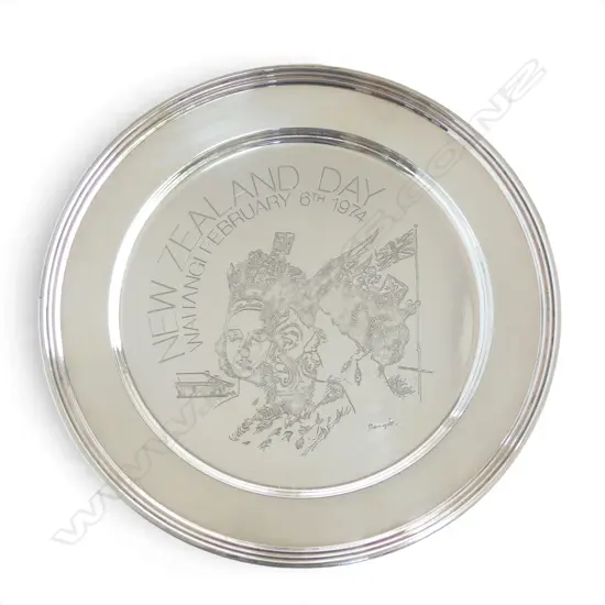 STG SILVER PLATE 'NEW ZEALAND DAY WAITANGI FEBRUARY 6th 1974' LONDON 1974 230mm dia 361gms BOXED