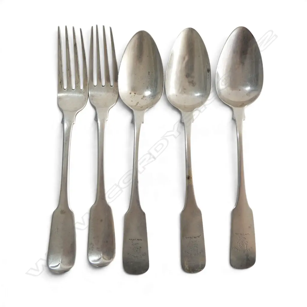 5 PCS STG SILVER - 2 GEO.IV FORKS DUBLIN 1810 & 3 WM.IV SPOONS DUBLIN 1834, ENGRAVED CREST, 164gms, SOME WEAR, L.170m Image 1++