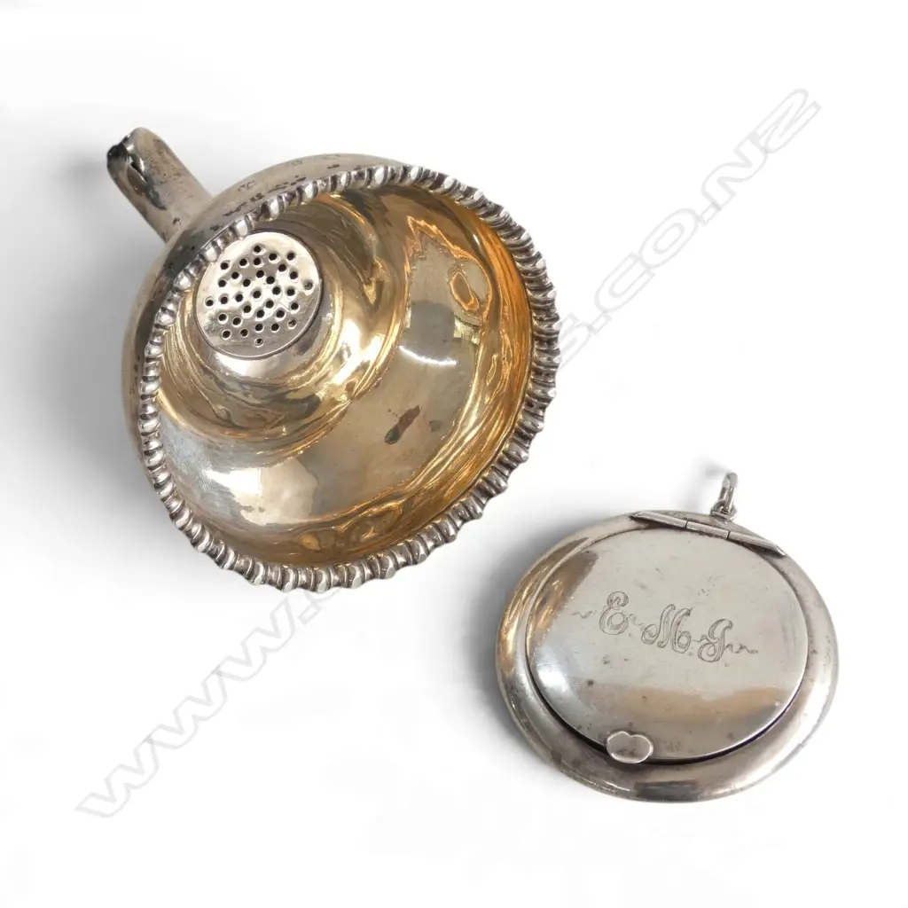 STG SILVER WINE FUNNEL SPOUT A/F RUBBED HALLMARKS & COMPACT/PILL BOX (MIRROR & CLASP A/F), 65gms, H.90mm Image 1++
