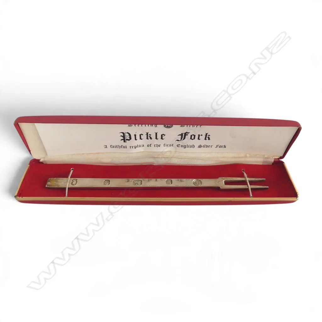 CASED STG SILVER PICKLE FORK, LONDON 1977, 43gms Image 1++