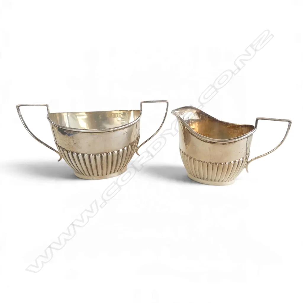 STG SILVER MILK JUG & SUGAR BOWL, REEDED DECORATION, SHEFFIELD 1911, 156gms, H.65mm L.105-145mm Image 1++