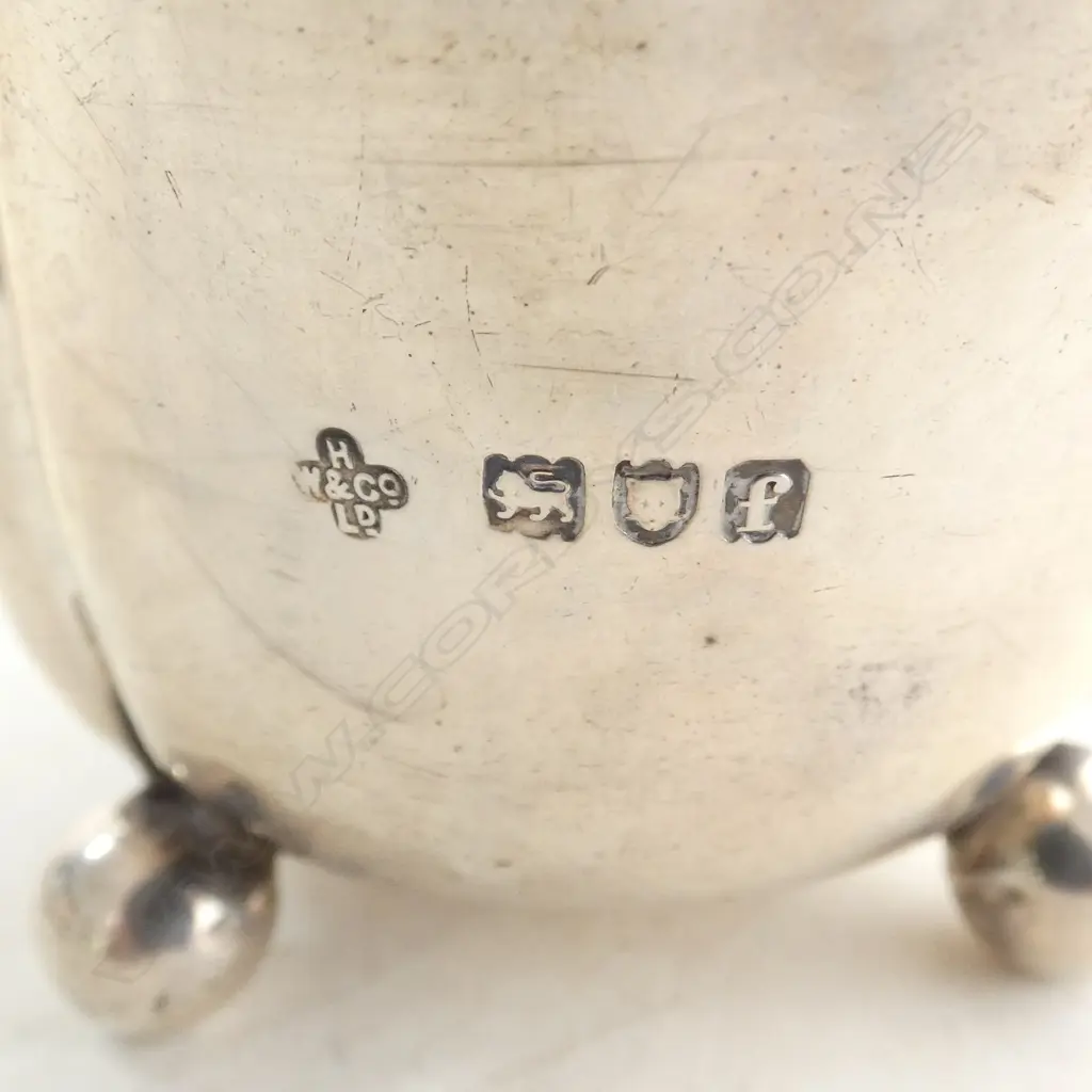 STG SILVER FLUTED SUGAR BOWL ON 4 BALL FEET, LONDON 1901, 77gms, W.100mm H.55mm Image 1++