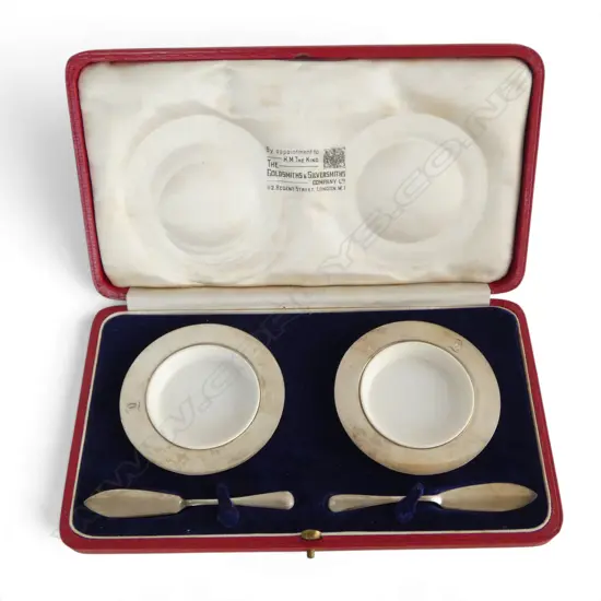 CASED STG SILVER BUTTER DISH SET, BIRMINGHAM 1935, JUBILEE MARK, 96gms excluding porcelain liners