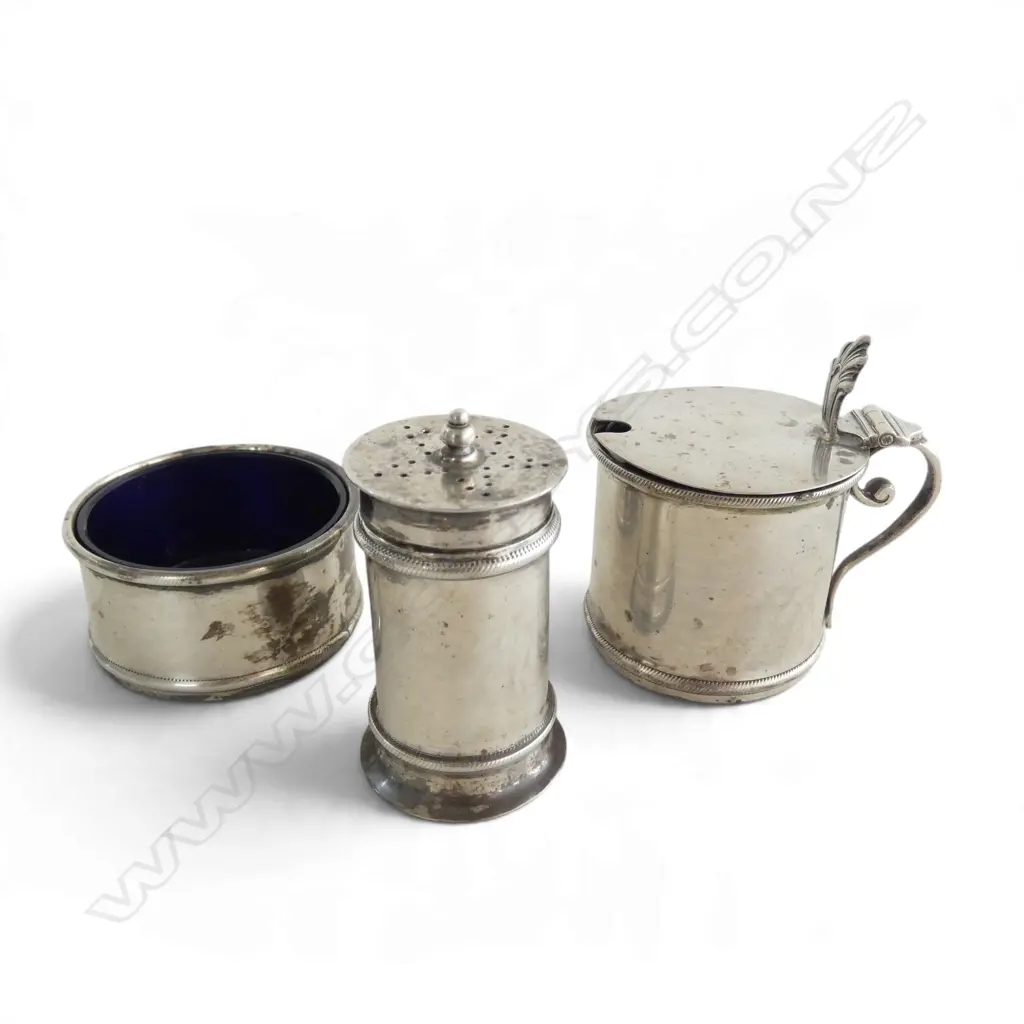STG SILVER EARLY 20thC 3 PCE CRUET SET 106gms excluding blue glass liners Image 1++