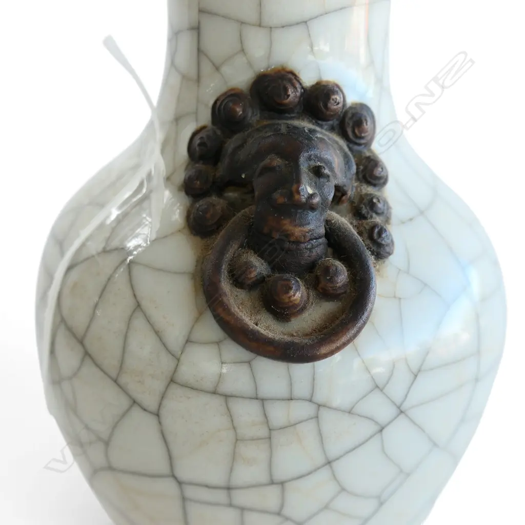 ORIENTAL VASE on wooden stand H.250mm Image 1++
