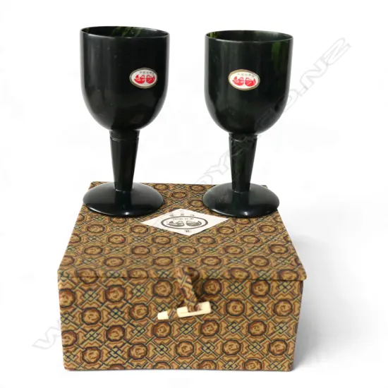 2 BOXED ORIENTAL CARVED STONE GOBLETS H.125mm