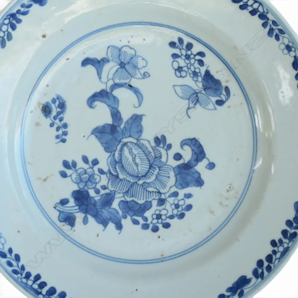 2 ANTIQUE ORIENTAL B/W FLORAL DECORATED PORCELAIN PLATES faults Dia.235mm Image 1++