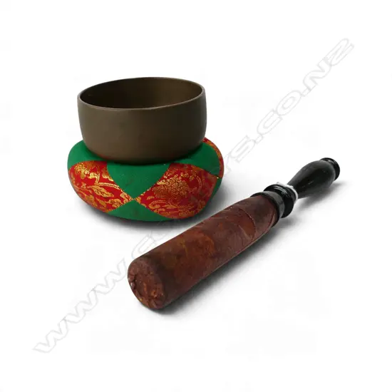VINTAGE JAPANESE BRONZE SINGING BOWL on silk pillow w wooden striker, Dia.90mm