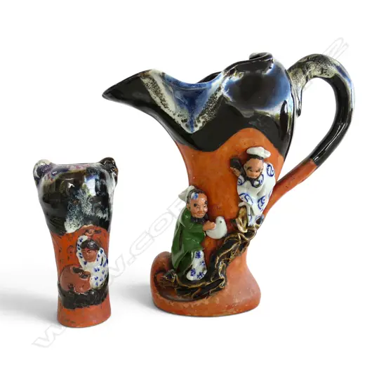 2 PCES JAPANESE SUMIDA GAWA POTTERY VASE figures in relief, jug w. repaired handle H.195mmmm