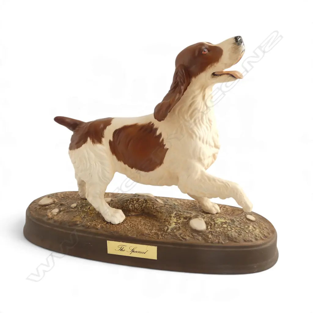 BESWICK 'THE SPANIEL' FIGURINE ON STAND W.300mm Image 1++