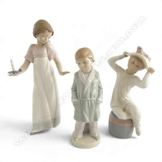 3 LLADRO FIGURINES one foot needs repair H.260mm