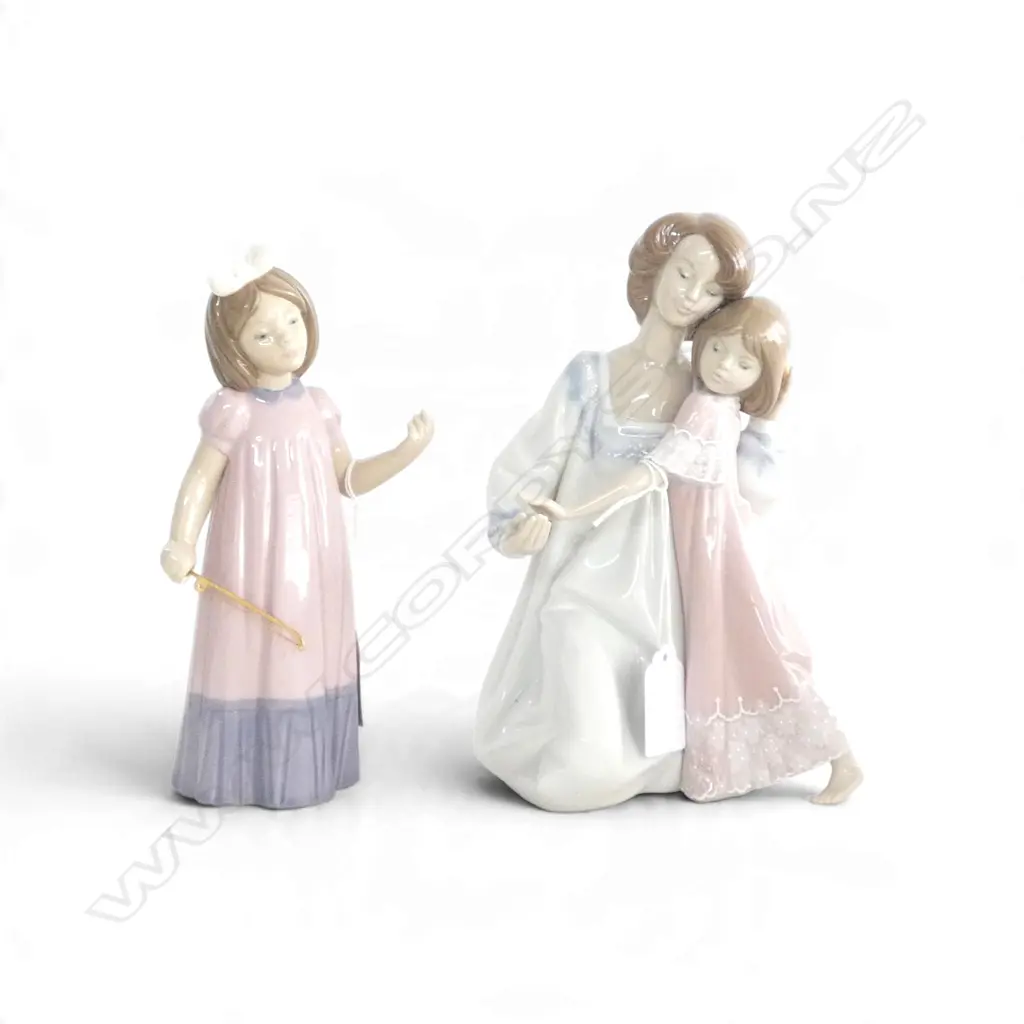 2 LLADRO FIGURINES girl w. violin needs reattachment H.210mm  Image 1++