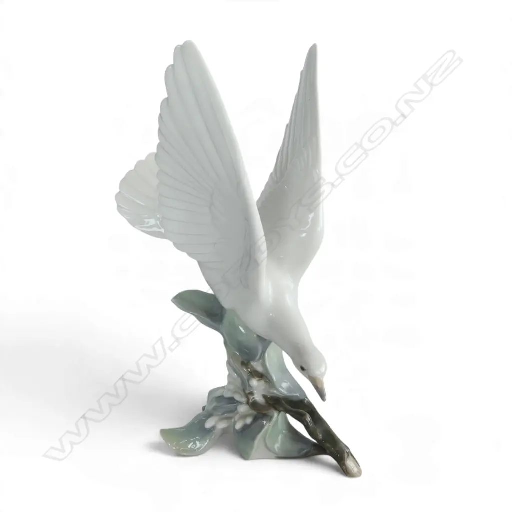 LLADRO DOVE H.285mm Image 1++