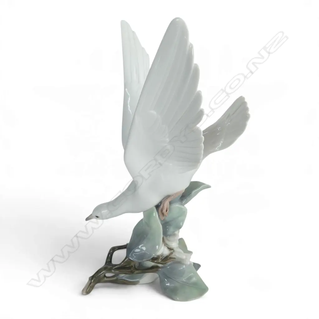 LLADRO DOVE H.285mm Image 1++