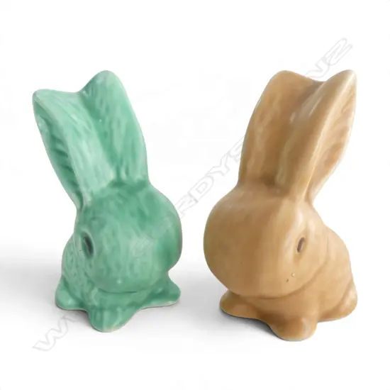 2 SYLVAC RABBITS, GREEN & BEIGE, H.80mm