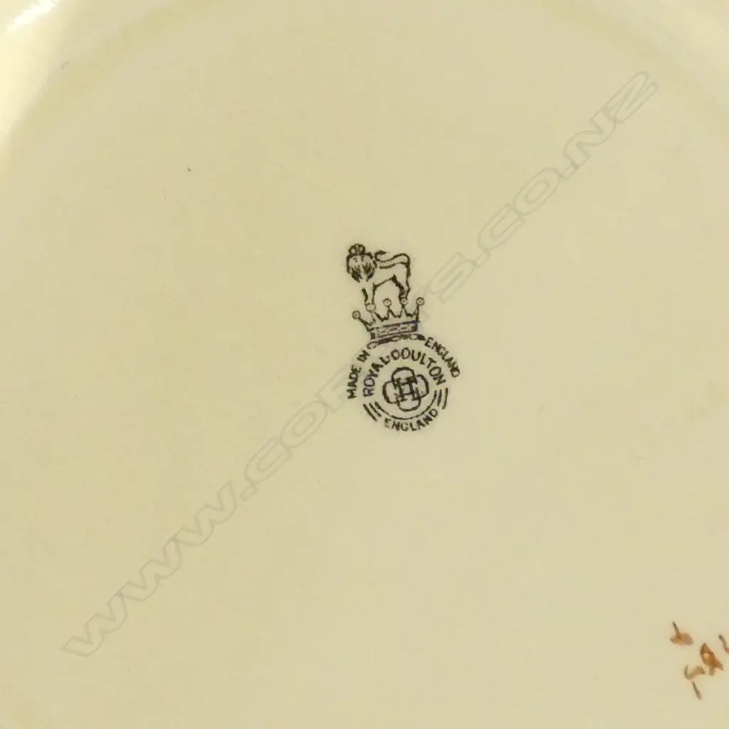 5 PCES ROYAL DOULTON; TEAPOT, JUG, C/S, 2 PLATES Image 1++