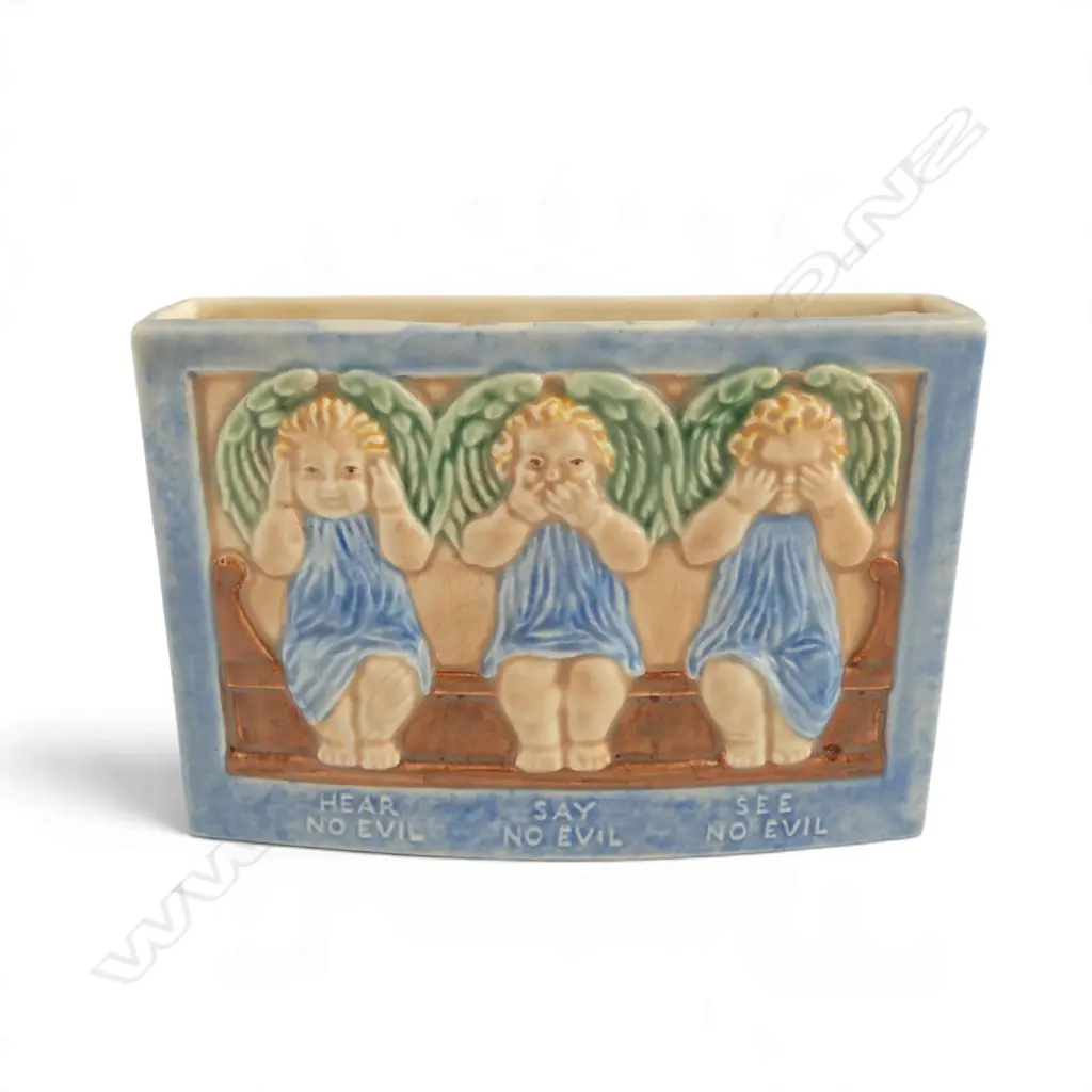 RARE BESWICK WALL POCKET ‘THREE WISE ANGELS’ VASE, W.156mm D.35mm H.112mm Image 1++