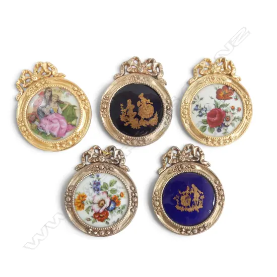 5 LIMOGE WALL PLAQUES H.85mm