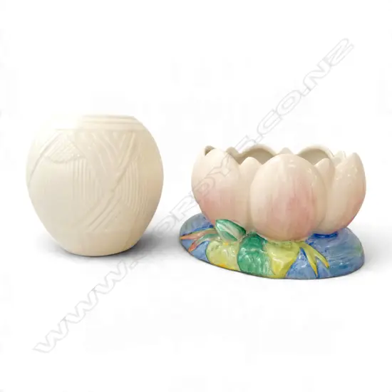 CLARICE CLIFF LILY VASE W.225mm, SPODE VASE H.155mm