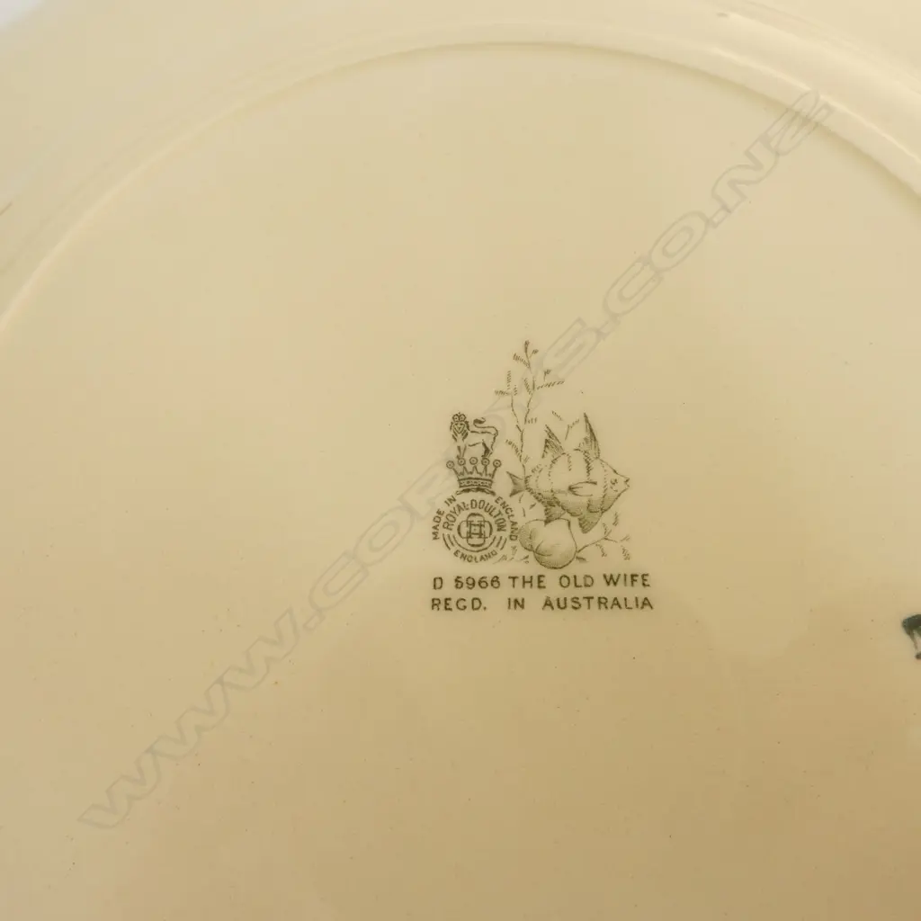 ROYAL DOULTON 'THE OLD WIFE' CABINET PLATE 265mm dia Image 1++