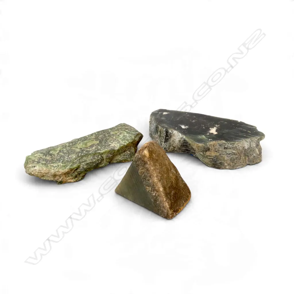 3 PCES OF NEPHRITE H.170mm Image 1++