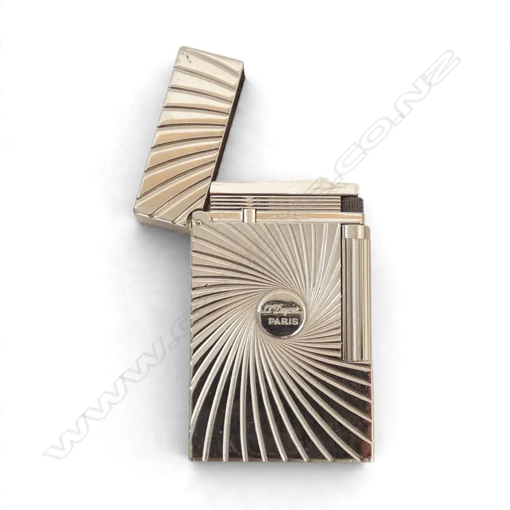 SILVER METAL 'S.T. DUPONT' LIGHTER  Image 1++