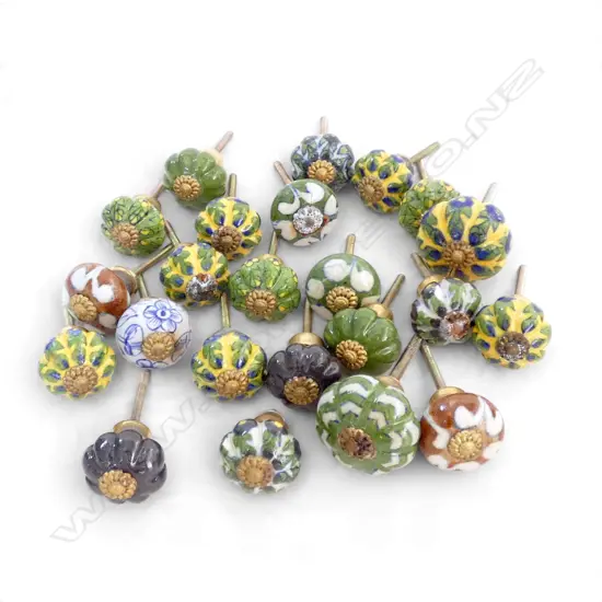 ASST. PORCELAIN KNOBS