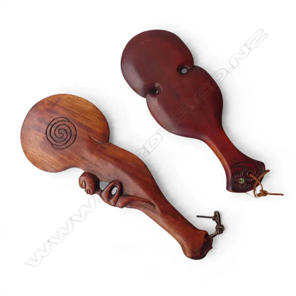 2 MODERN MAORI CARVED CLUBS L.430mm Image 1++