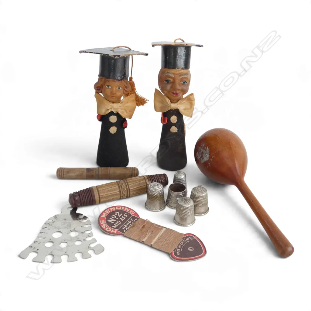 VINTAGE SEWING TAPE MEASURES ‘GRADUATES’, DARNING, NEEDLE HOLDERS, THIMBLES ETC, L.130mm  Image 1++