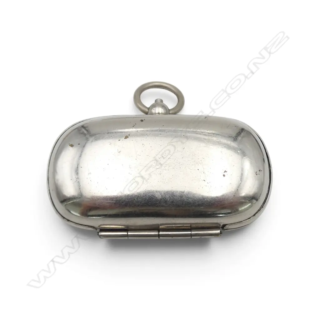 5 VINTAGE COLLECTABLES: bone handled magnifying glass + pocket knife + coin case + 2 medallions Image 1++