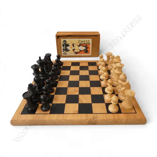 VINTAGE CHESS SET MADE IN FRANCE 290x290mm