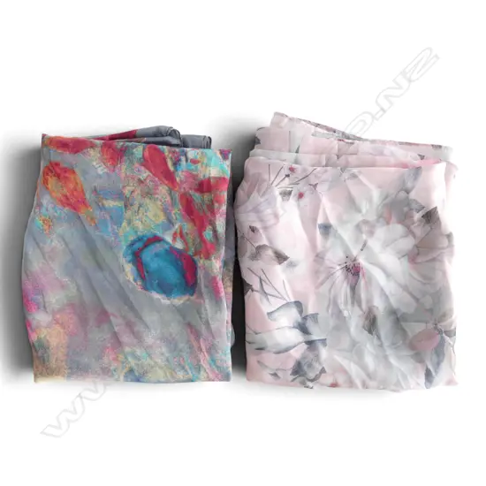 2 SCARVES IN PINK MULTICOLOUR