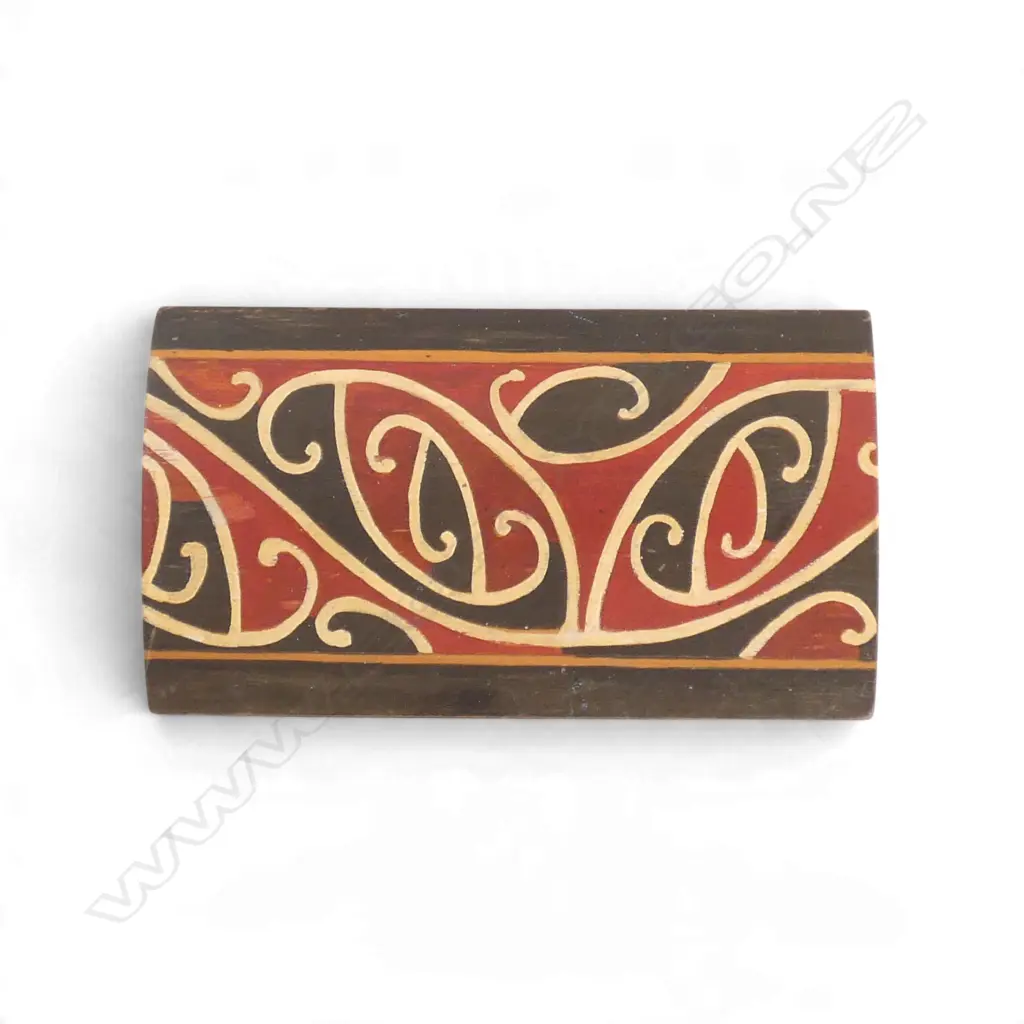 1930’s MAORI HEKE RAFTER PATTERN HANDPAINTED WOODEN BOX w. LABEL & CARD, L.120mm W.68mm H.60mm Image 1++