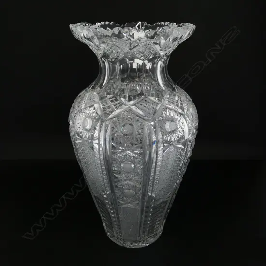 LARGE & IMPRESSIVE CUT CRYSTAL VASE H.390mm